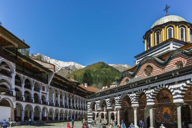 Rila Manastırı, Bulgaristan - 21 Nisan 2018: Ortaçağ bina, manastır Saint Ivan (John), Rila (Rila Manastırı), bölge: Kyustendil, Bulgaria