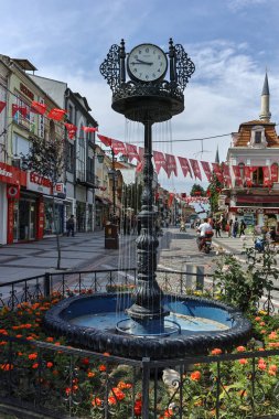 Edirne, Türkiye - 26 Mayıs 2018: Alışveriş yayalara Edirne şehri, Doğu Trakya, Türkiye'nin merkezi