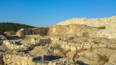 Sunrise görünümünü antik Trakya şehir olan Perperikon, bölge, Bulgaristan