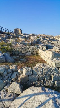 Sunrise görünümünü antik Trakya şehir olan Perperikon, bölge, Bulgaristan