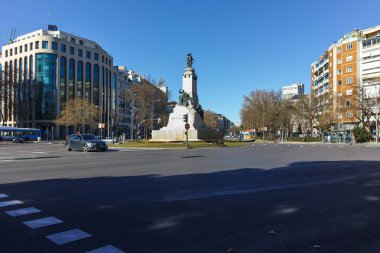 Madrid, İspanya - 21 Ocak 2018: Anıt Emilio Castelar Paseo de la Castellana Street City, Madrid, İspanya