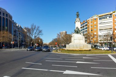 Madrid, İspanya - 21 Ocak 2018: Anıt Emilio Castelar Paseo de la Castellana Street City, Madrid, İspanya