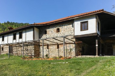 Rahibe Manastırı Orlitsa, Bulgaristan - 21 Nisan 2018: Ortaçağ Rahibe Manastırı Orlitsa St. Havari Peter ve Paul yakınındaki Rila Manastırı, bölge: Kyustendil, Bulgaria