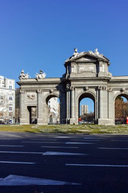 Madrid, İspanya - 21 Ocak 2018: Puerta de Alcala şehir Madrid, İspanya