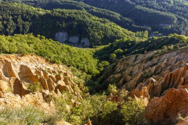 Günbatımı manzara kaya oluşumu Stob Piramitler, Rila Dağı, Köstendil bölgenin, Bulgaristan