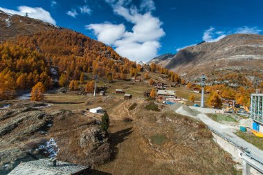 Zermatt, İsviçre - 27 Ekim 2015: Sonbahar Panoraması Zermatt Resort, Valais, İsviçre