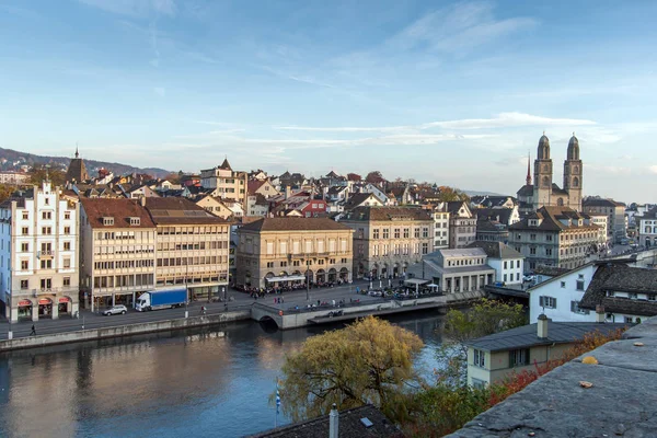 Zurich Suiza Octubre 2015 Reflexión Ciudad Zurich Río Limmat Suiza — Foto de Stock