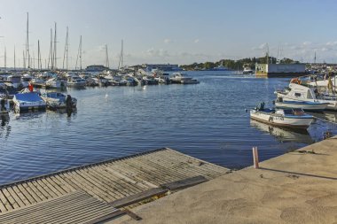 Sozopol, Bulgaristan - 9 Ağustos 2018: Süzebolu bağlantı noktası, Burgaz bölge, Bulgaristan, tekne