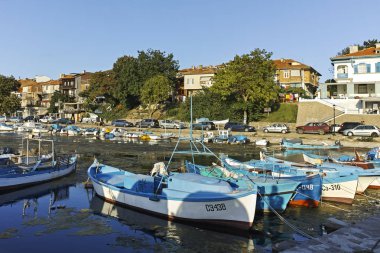 Sozopol, Bulgaristan - 9 Ağustos 2018: Süzebolu bağlantı noktası, Burgaz bölge, Bulgaristan, tekne