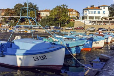 Sozopol, Bulgaristan - 9 Ağustos 2018: Süzebolu bağlantı noktası, Burgaz bölge, Bulgaristan, tekne