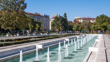 Sofia, Bulgaristan - 5 Ekim 2018: Çeşmeler Sofya, Bulgaristan Ulusal Kültür Sarayı önünde