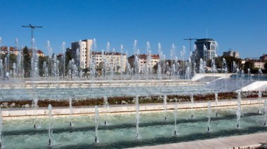 Sofia, Bulgaristan - 5 Ekim 2018: Çeşmeler Sofya, Bulgaristan Ulusal Kültür Sarayı önünde