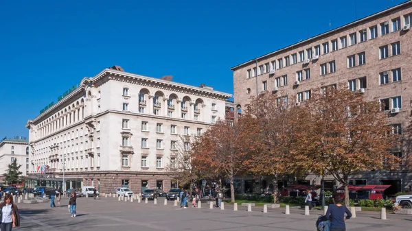 Sofia, Bulgaristan - 5 Ekim 2018: Tipik sokak Sofya şehir merkezinde