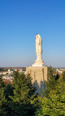 : Haskovo, Bulgaria - 29 Ağustos 2015: En büyük anıt, Meryem Ana dünyanın Haskovo şehri, Bulgaristan
