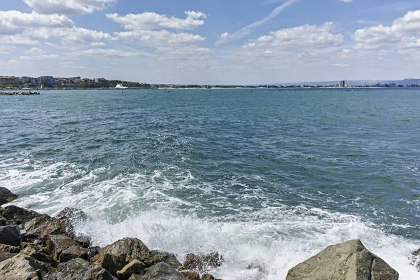 Nessebar, Bulgaristan - 12 Ağustos 2018: Panorama Nessebar sahil şeridi üzerinden tatil, Sunny Beach, St. Vlas ve Elenite, Burgaz bölge, Bulgaristan