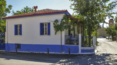 Arnea, Chalkidiki, Yunanistan - 23 Temmuz 2012: Eski evleri şehir Arnea,, Chalkidiki, Orta Makedonya, Yunanistan