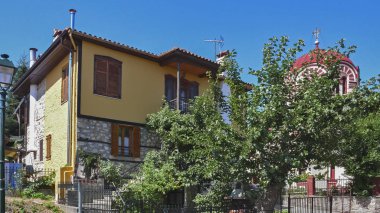 Arnea, Chalkidiki, Yunanistan - 23 Temmuz 2012: Eski evleri şehir Arnea,, Chalkidiki, Orta Makedonya, Yunanistan