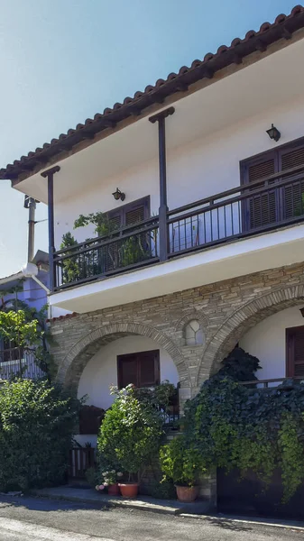 Arnea, Chalkidiki, Yunanistan - 23 Temmuz 2012: Eski evleri şehir Arnea,, Chalkidiki, Orta Makedonya, Yunanistan