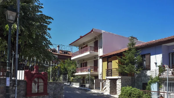 Arnea, Chalkidiki, Yunanistan - 23 Temmuz 2012: Eski evleri şehir Arnea,, Chalkidiki, Orta Makedonya, Yunanistan