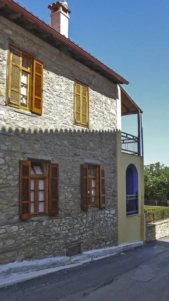 Arnea, Chalkidiki, Yunanistan - 23 Temmuz 2012: Eski evleri şehir Arnea,, Chalkidiki, Orta Makedonya, Yunanistan