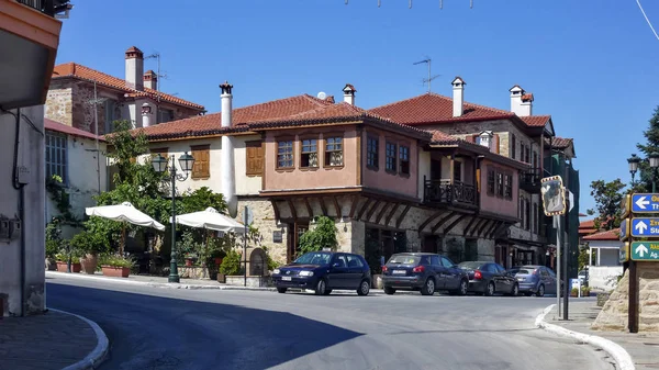 Arnea, Chalkidiki, Yunanistan - 23 Temmuz 2012: Eski evleri şehir Arnea,, Chalkidiki, Orta Makedonya, Yunanistan