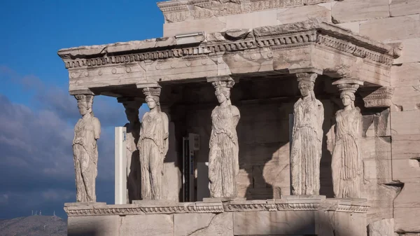 エレクテ アテネ アッティカ ギリシャ アクロポリス北側に古代ギリシャの神殿の Caryatids のポーチ — ストック写真