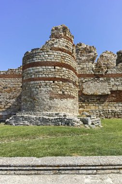 Antik sur kalıntıları girişinde eski kasaba Nessebar, Burgaz bölge, Bulgaristan