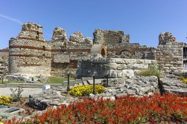 Antik sur kalıntıları girişinde eski kasaba Nessebar, Burgaz bölge, Bulgaristan
