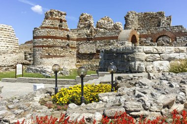 Antik sur kalıntıları girişinde eski kasaba Nessebar, Burgaz bölge, Bulgaristan