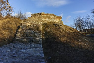 Antik Roma şehri Diocletianopolis, Hisarya kasaba, Plovdiv Bölge, Bulgaristan surlarının kalıntıları gün batımı görünümü