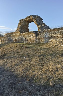 Antik Roma şehri Diocletianopolis, Hisarya kasaba, Plovdiv Bölge, Bulgaristan surlarının kalıntıları gün batımı görünümü