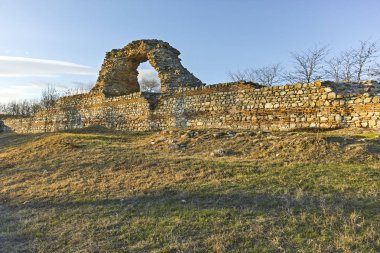 Antik Roma şehri Diocletianopolis, Hisarya kasaba, Plovdiv Bölge, Bulgaristan surlarının kalıntıları gün batımı görünümü
