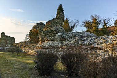 Antik Roma şehri Diocletianopolis, Hisarya kasaba, Plovdiv Bölge, Bulgaristan surlarının kalıntıları gün batımı görünümü