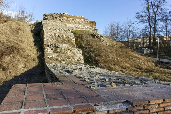 Antik Roma şehri Diocletianopolis, Hisarya kasaba, Plovdiv Bölge, Bulgaristan surlarının kalıntıları gün batımı görünümü