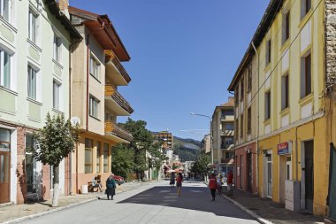 Chepelare, Bulgaristan - 14 Ağustos 2018: Bina ve sokaklar, Bulgar Merkezi Chepelare, Paşmaklı bölge, Bulgaristan Kayak