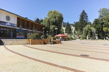 Chepelare, Bulgaristan - 14 Ağustos 2018: Bina ve sokaklar, Bulgar Merkezi Chepelare, Paşmaklı bölge, Bulgaristan Kayak