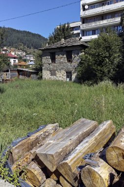 Chepelare, Bulgaristan - 14 Ağustos 2018: Bina ve sokaklar, Bulgar Merkezi Chepelare, Paşmaklı bölge, Bulgaristan Kayak