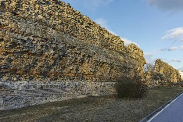 Sunset Panorama Ruinas Fortificaciones Antigua Ciudad Romana Diocletianopolis Ciudad Hisarya — Foto de Stock