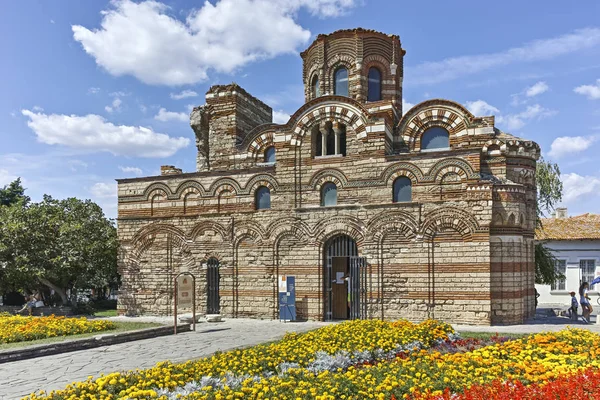 Nessebar Bulgária Agosto 2018 Flor Frente Igreja Antiga Cristo Pantocrator — Fotografia de Stock
