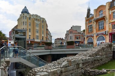 Plovdiv, Bulgaristan - 7 Mayıs 2018: Merkez yayalara Şehir Plovdiv, Bulgaristan, binalar
