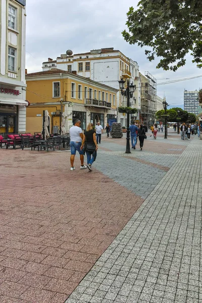 Plovdiv, Bulgaristan - 7 Mayıs 2018: Merkez yayalara Şehir Plovdiv, Bulgaristan, binalar