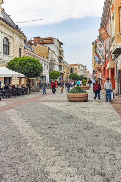 Plovdiv, Bulgaristan - 7 Mayıs 2018: Merkez yayalara Şehir Plovdiv, Bulgaristan, binalar