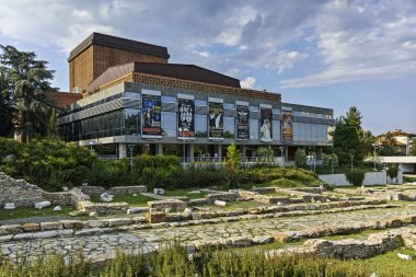 Stara Zagora, Bulgaristan - 5 Ağustos 2018: Devlet Operası, Stara Zagora, Bulgaristan şehir merkezinde