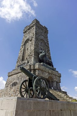 Shipka, Bulgaristan - 6 Temmuz 2018: Anıt özgürlük Shipka ve Balkan dağlarına, Stara Zagora bölge, Bulgaristan