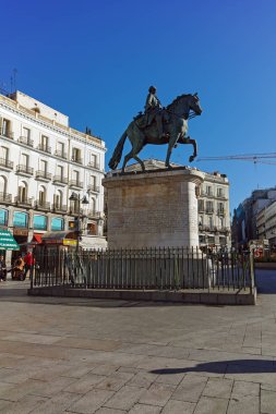 Madrid, İspanya - 22 Ocak 2018: Panoramik Puerta del Sol Meydanı şehir Madrid, İspanya