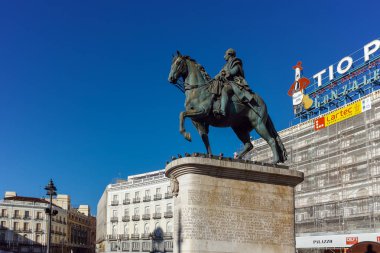 Madrid, İspanya - 22 Ocak 2018: Panoramik Puerta del Sol Meydanı şehir Madrid, İspanya