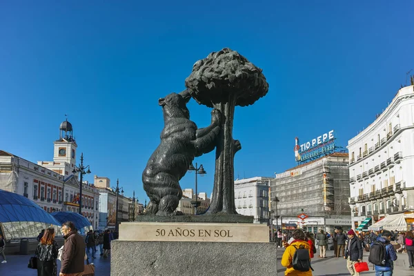 Madrid Spanje Januari 2018 Standbeeld Van Beer Aardbeiboom Puerta Del — Stockfoto