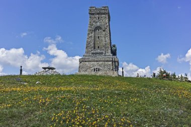 Shipka, Bulgaristan - 6 Temmuz 2018: Ulusal Anıt özgürlük Shipka ve Balkan dağlarına, Stara Zagora bölge, Bulgaristan