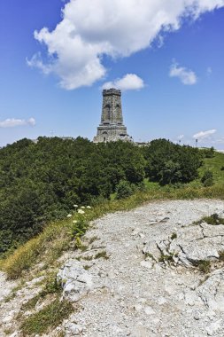 Shipka, Bulgaristan - 6 Temmuz 2018: Ulusal Anıt özgürlük Shipka ve Balkan dağlarına, Stara Zagora bölge, Bulgaristan