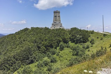 Shipka, Bulgaristan - 6 Temmuz 2018: Ulusal Anıt özgürlük Shipka ve Balkan dağlarına, Stara Zagora bölge, Bulgaristan